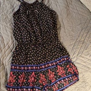 Spaghetti strap Romper w front pockets